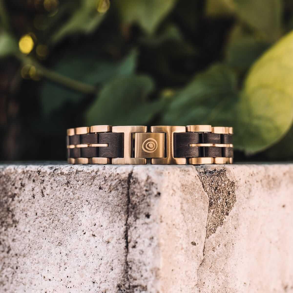 HOLZKERN | Kanon (Ahornholz schwarz / Edelstahl gold )