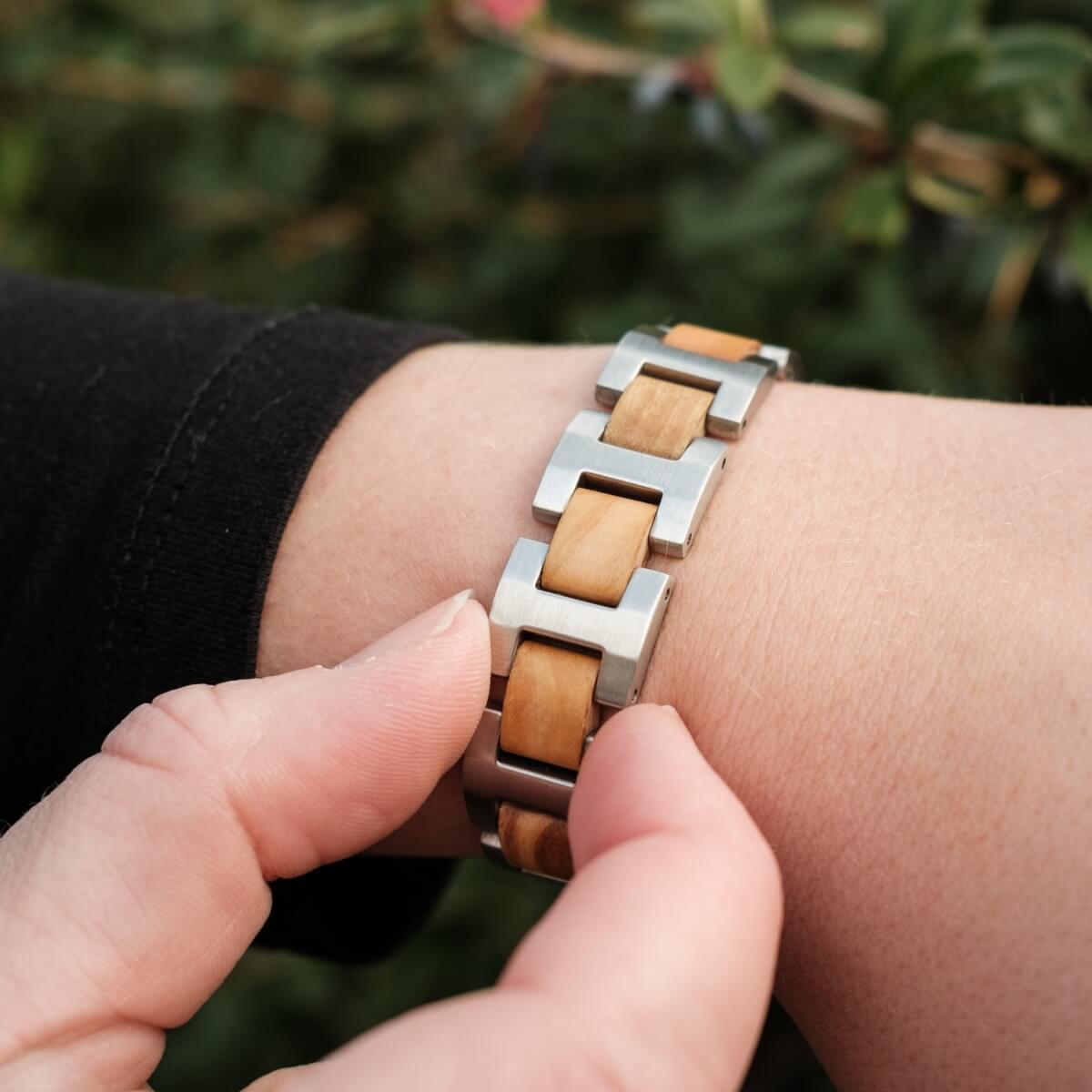 HOLZKERN | Bandlett Armband Capriccio (Olivenholz / Silber)