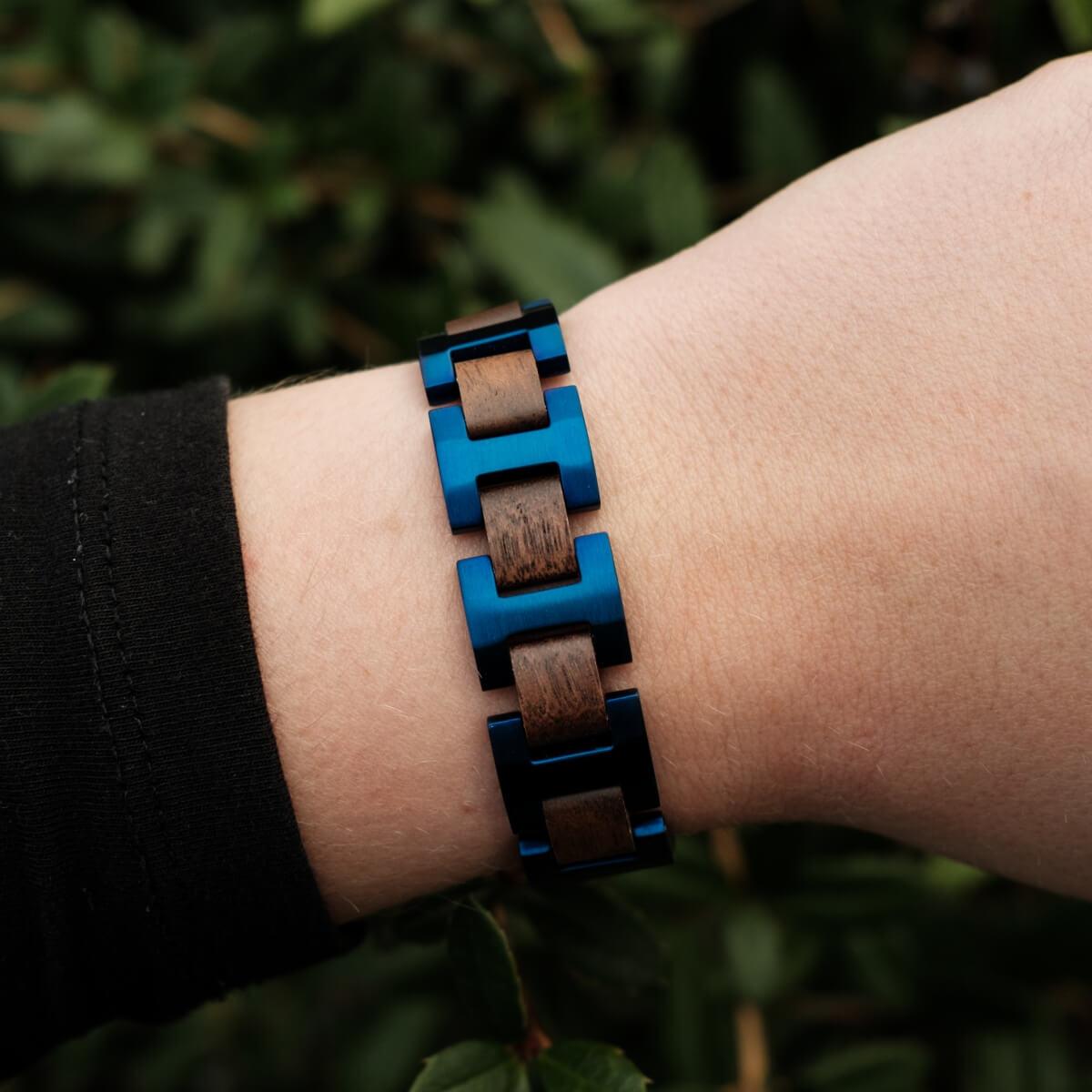 HOLZKERN | Bandlett Armband Capriccio (Walnussholz / Blau)