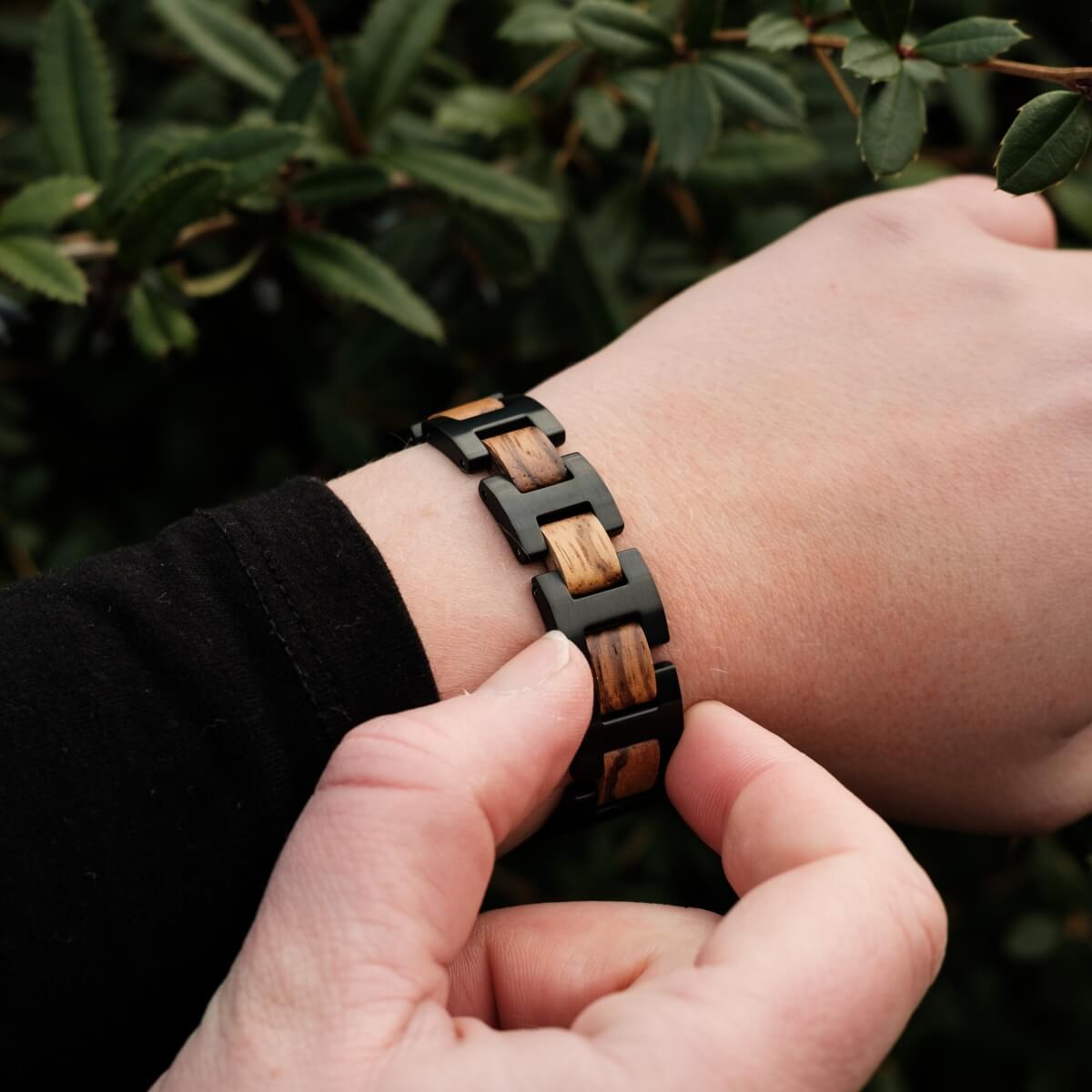 HOLZKERN | Bandlett Armband Capriccio (Zebranoholz / Schwarz)