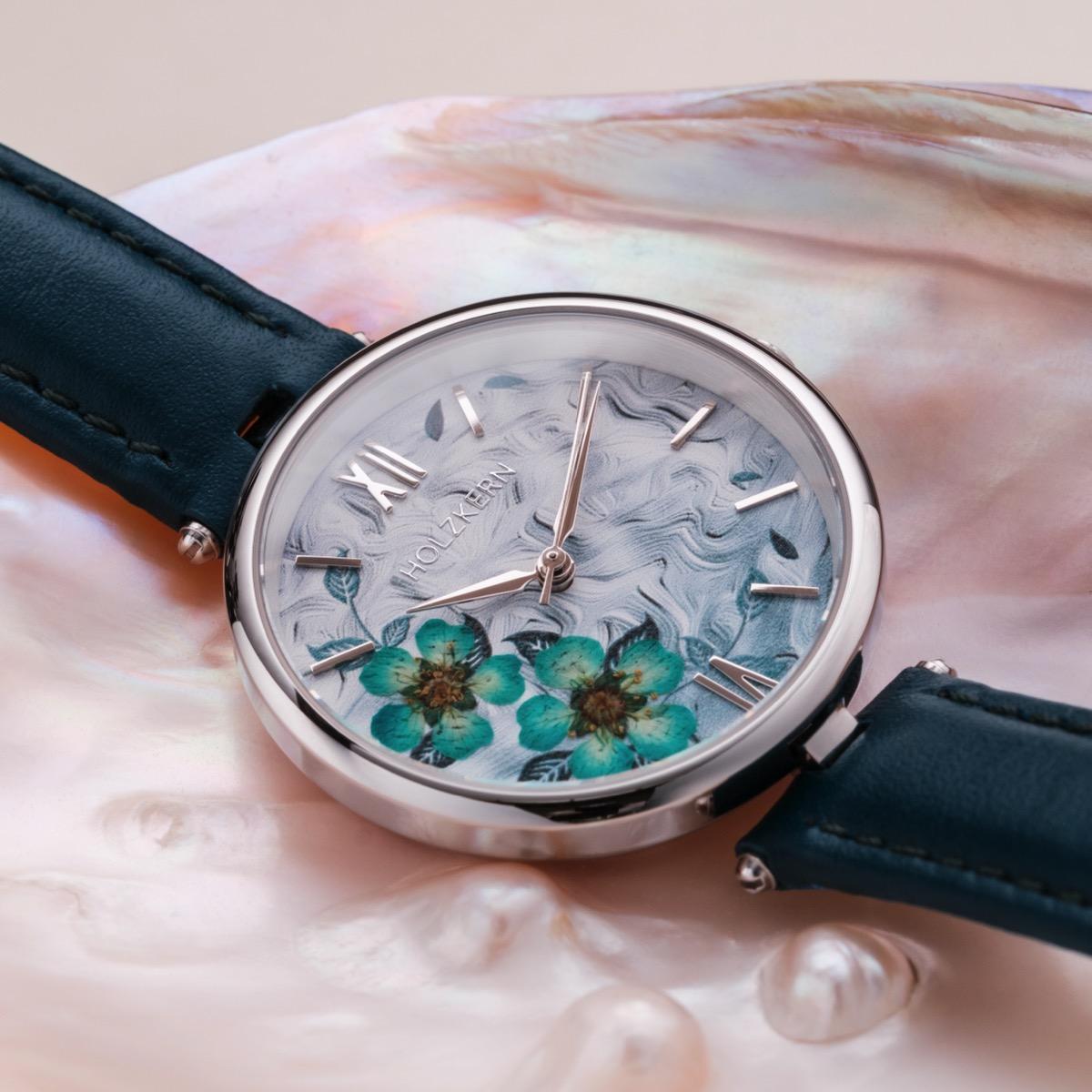 HOLZKERN | Everbloom Damen Armbanduhr (Pflaumenblüte / Blau)