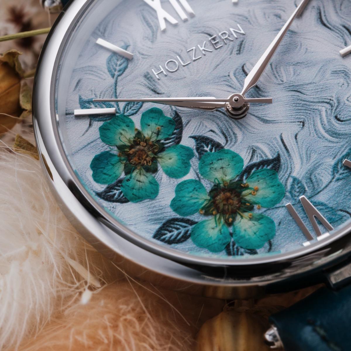 HOLZKERN | Everbloom Damen Armbanduhr (Pflaumenblüte / Blau)