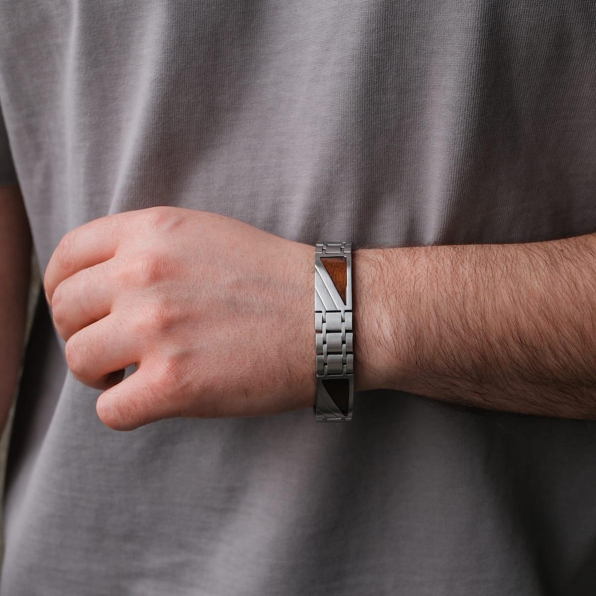 HOLZKERN | Herrenarmband Bandlett Looper Walnussholz Silber